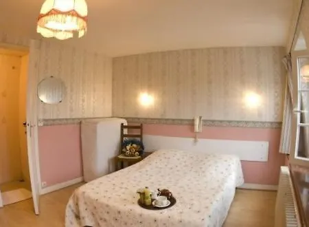 Le Parisien Hotel *